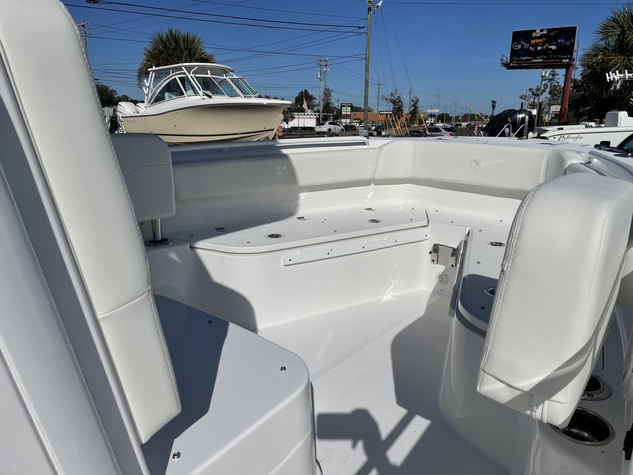 230CC CENTER CONSOLE - BellHart Marine Services